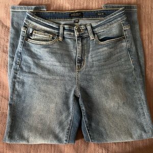 Judy Blue slim fit jeans!